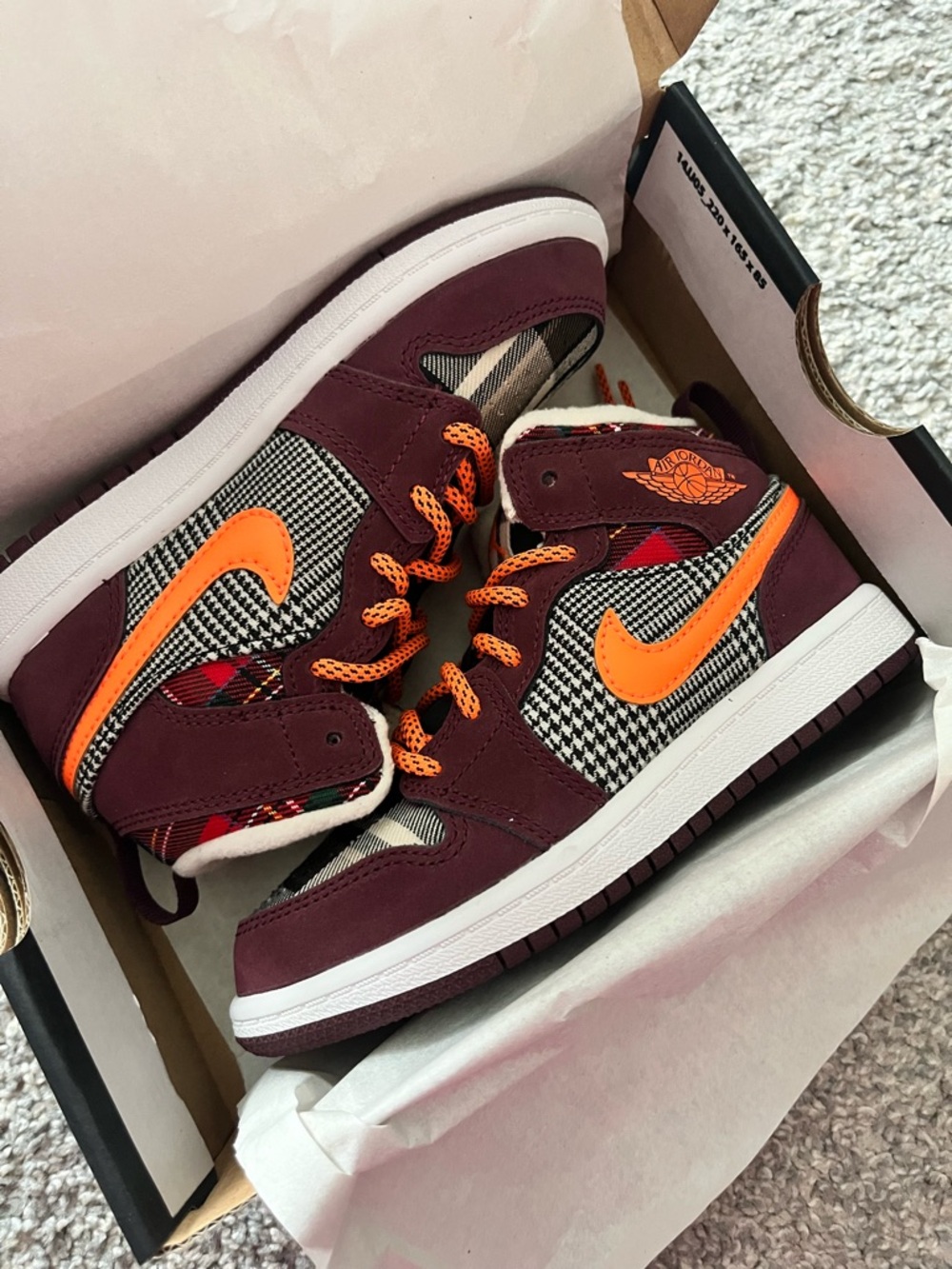 Jordan 1 Mid SE
Night Maroon Black White Total Orange (PS)